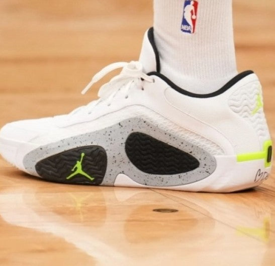NIKE Jordan Jayson Tatum 2 Legacy White Neon