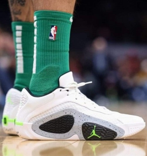 NIKE Jordan Jayson Tatum 2 Legacy White Neon